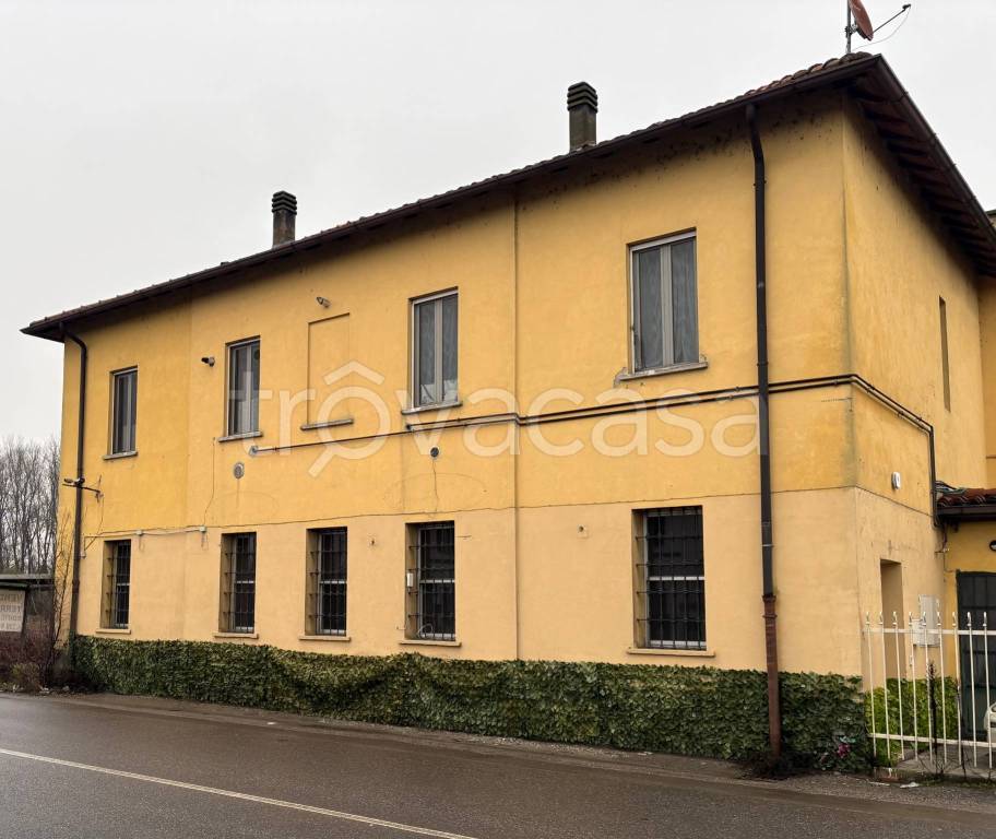 negozio in affitto a Binasco