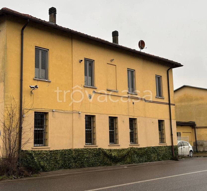 negozio in affitto a Binasco