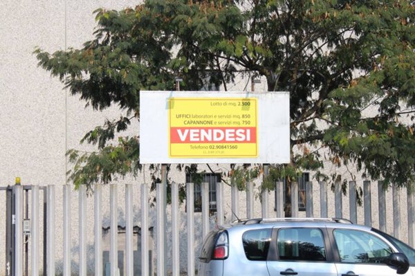 locale commerciale in affitto a Binasco