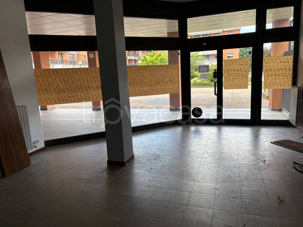 negozio in affitto a Binasco