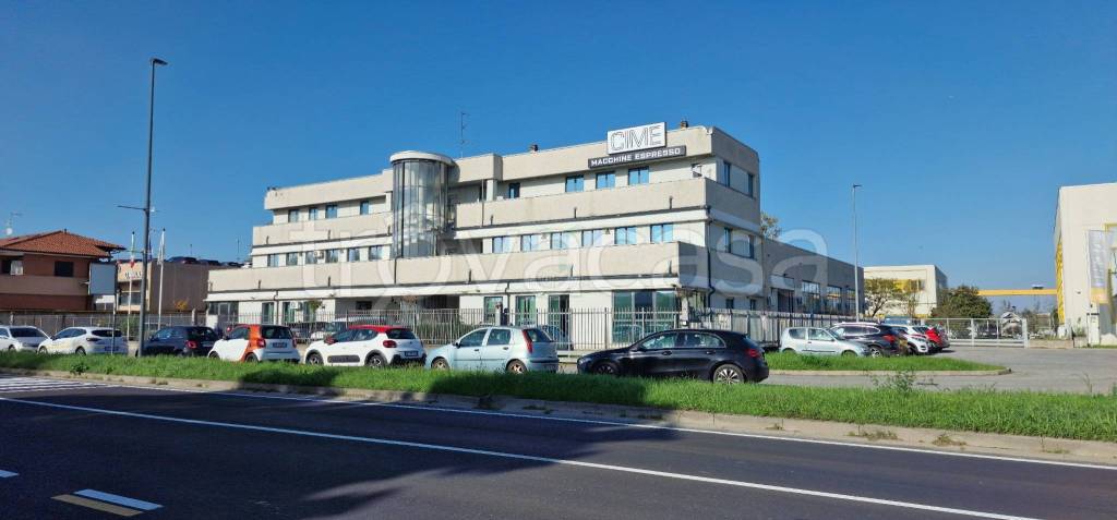 locale commerciale in affitto a Binasco