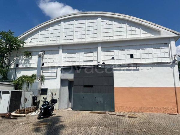 locale commerciale in affitto a Bollate