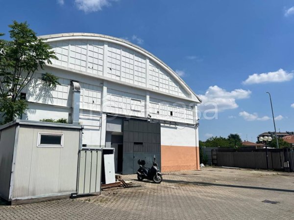 locale commerciale in affitto a Bollate