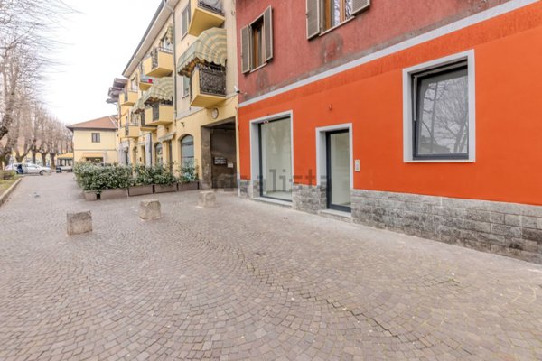 negozio in affitto a Bollate