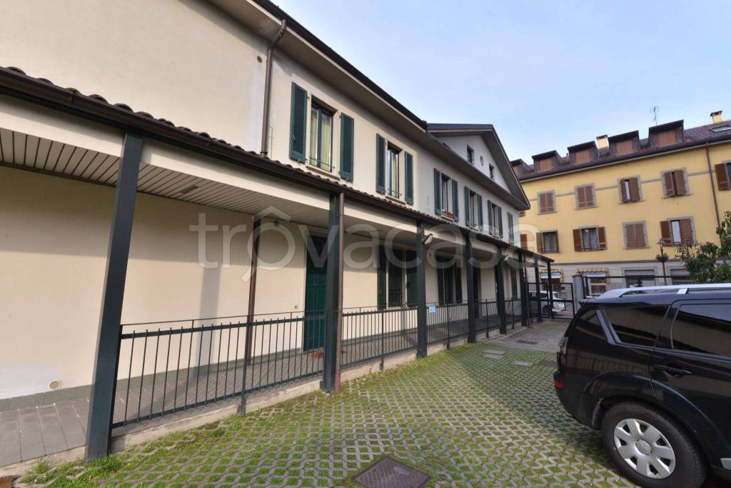 appartamento in affitto a Bollate in zona Cassina Nuova