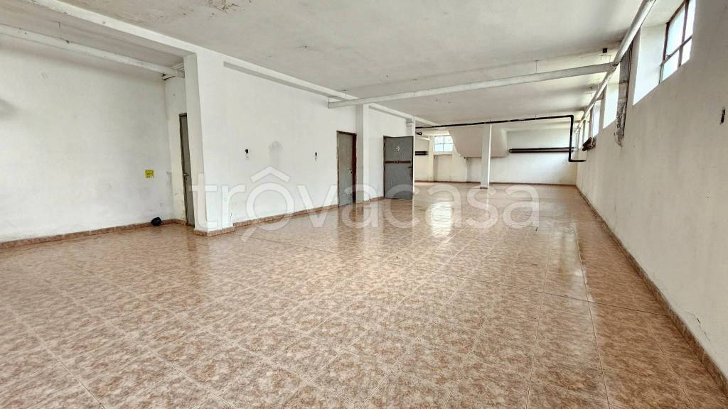 negozio in affitto a Bollate
