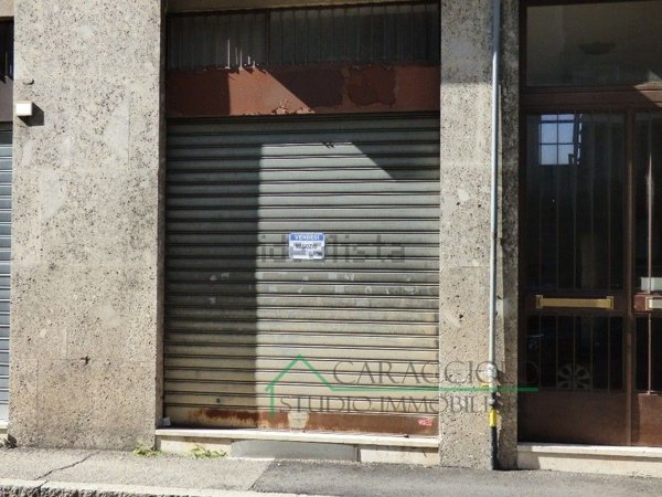 negozio in affitto a Bollate