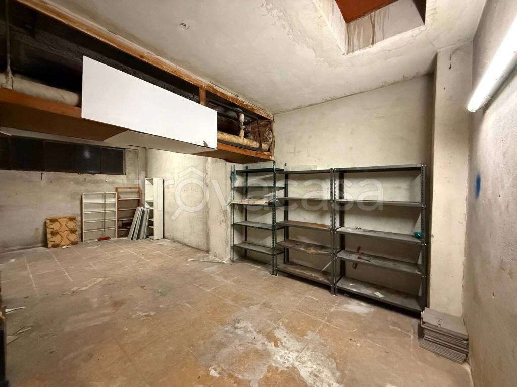locale commerciale in affitto a Bollate