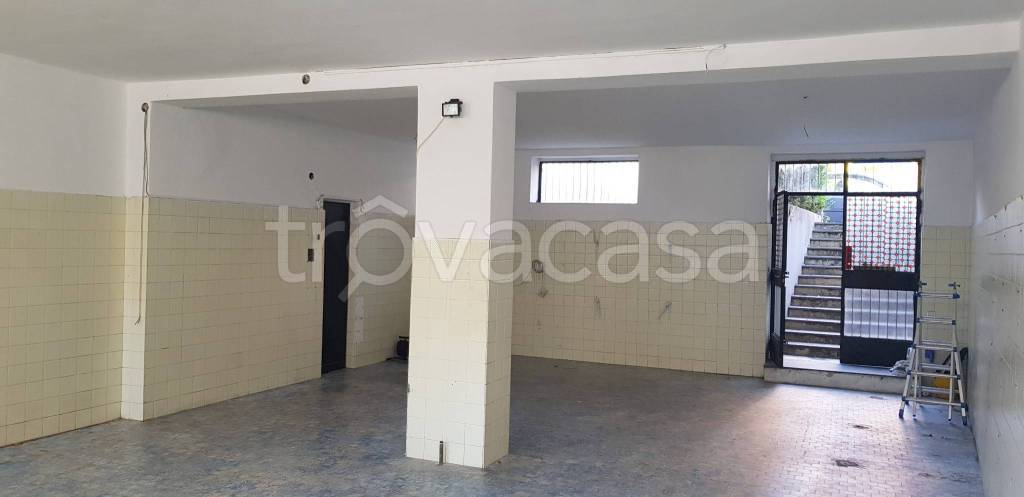 locale commerciale in affitto a Bollate