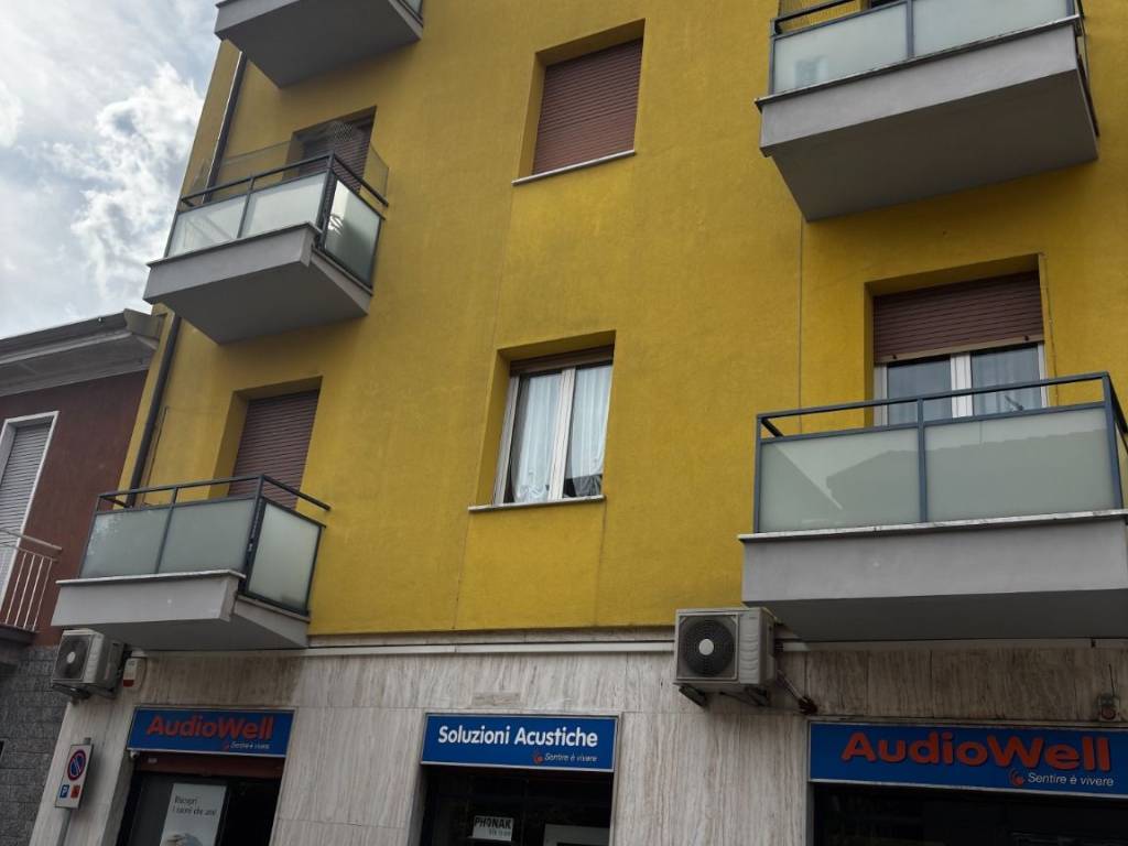 negozio in affitto a Bollate