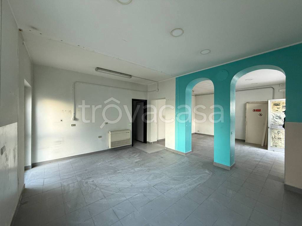 negozio in affitto a Bollate