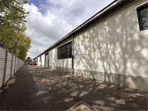 locale di sgombero in affitto a Bollate in zona Cassina Nuova