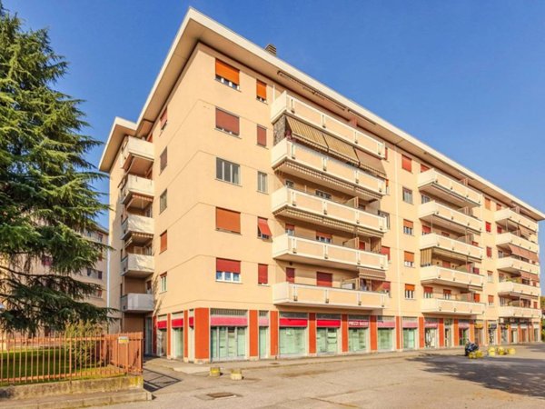 negozio in affitto a Bollate