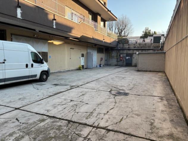 negozio in affitto a Bollate