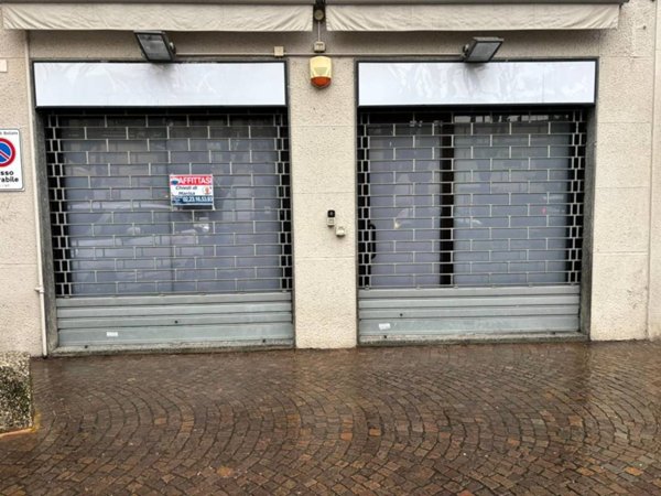 negozio in affitto a Bollate