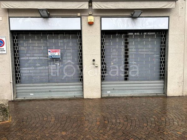negozio in affitto a Bollate