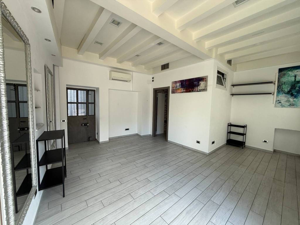 negozio in affitto a Bollate