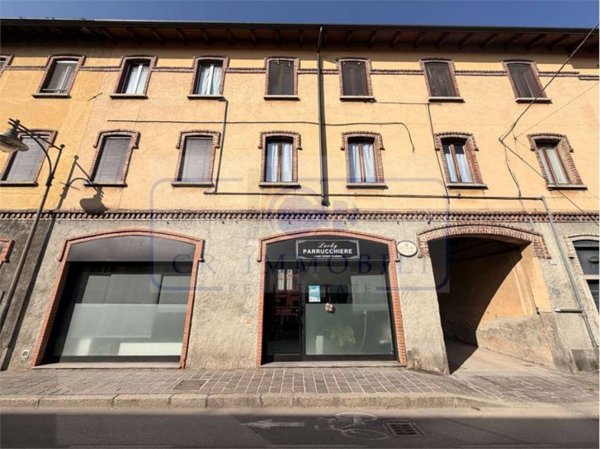 negozio in affitto a Bollate