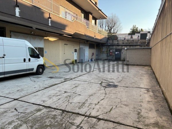 negozio in affitto a Bollate