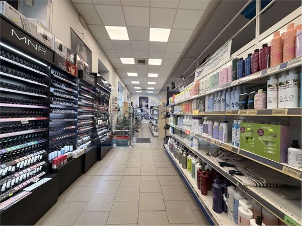 locale di sgombero in affitto a Bollate