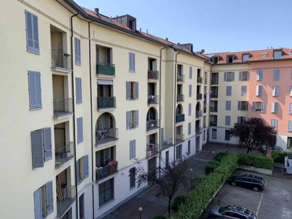 negozio in affitto a Bollate