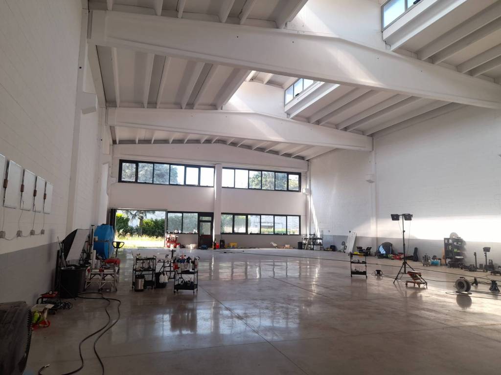 locale commerciale in affitto a Bollate in zona Ospiate