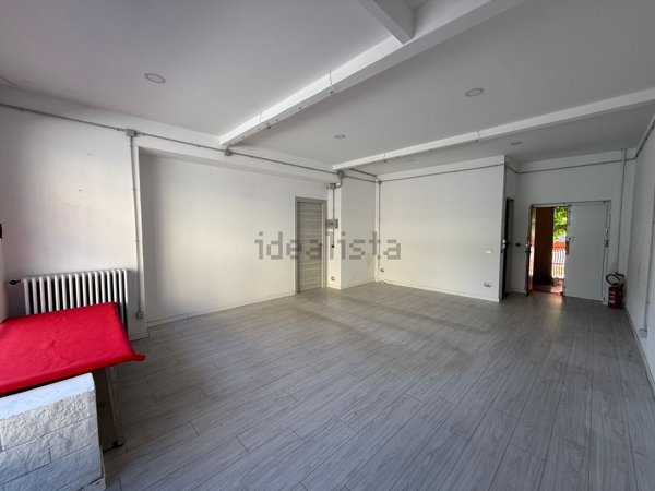 negozio in affitto a Bollate