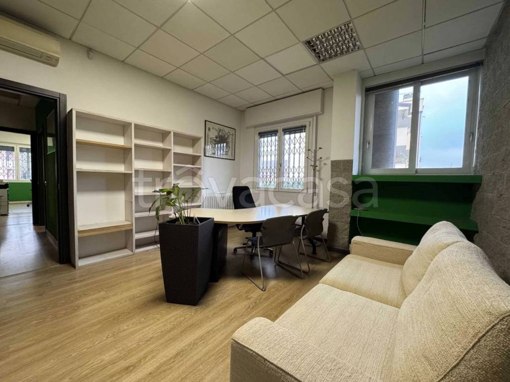 ufficio in affitto a Bollate in zona Ospiate