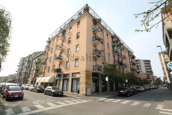 negozio in affitto a Bresso