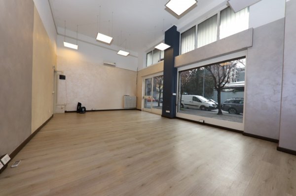 negozio in affitto a Bresso