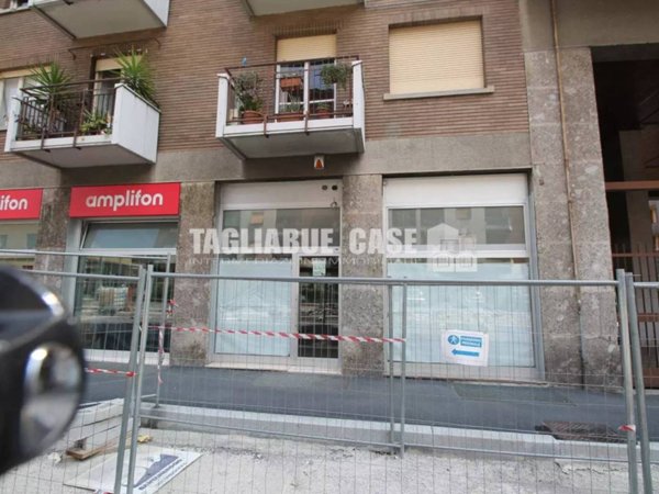 negozio in affitto a Bresso