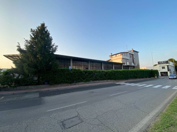 locale commerciale in affitto a Buccinasco