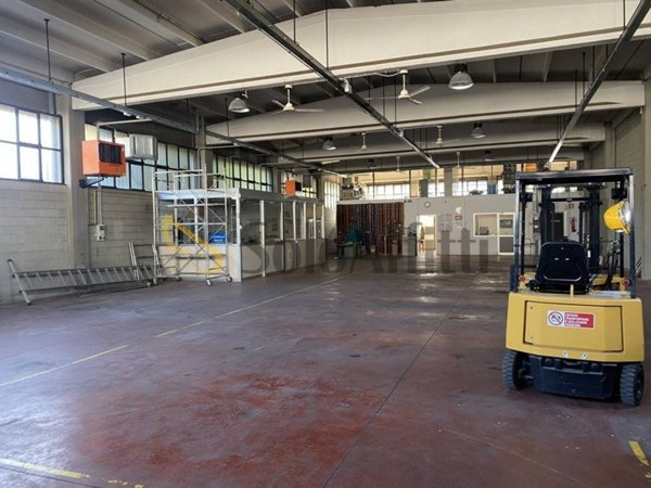 locale commerciale in affitto a Buccinasco