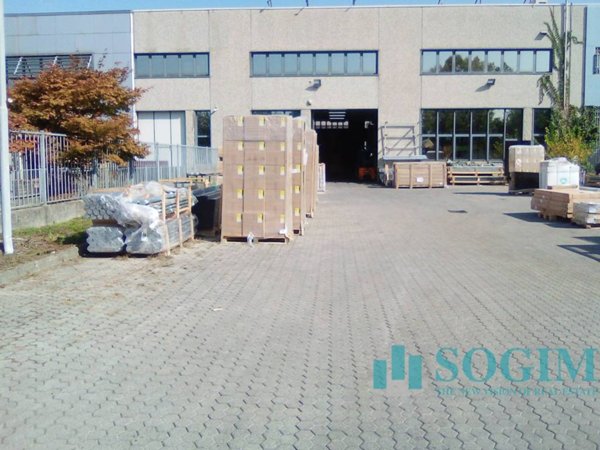 locale commerciale in affitto a Buccinasco