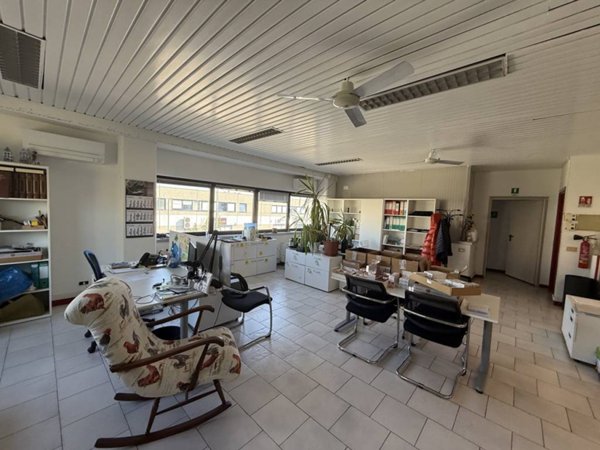 locale commerciale in affitto a Buccinasco