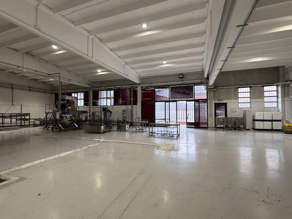 locale commerciale in affitto a Buccinasco