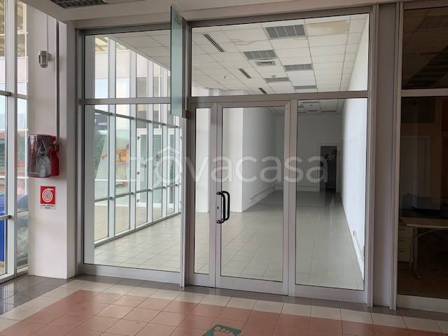 negozio in affitto a Buccinasco