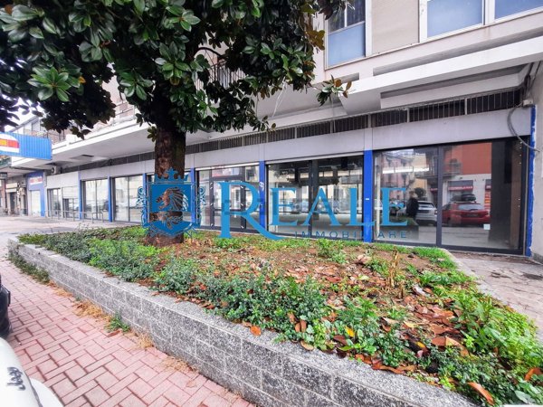 locale commerciale in affitto a Buccinasco