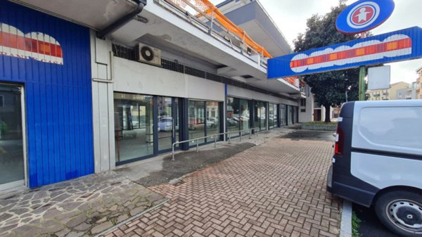 negozio in affitto a Buccinasco