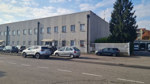 capannone in affitto a Buccinasco