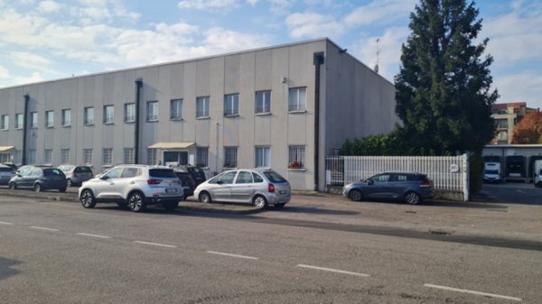 capannone in affitto a Buccinasco