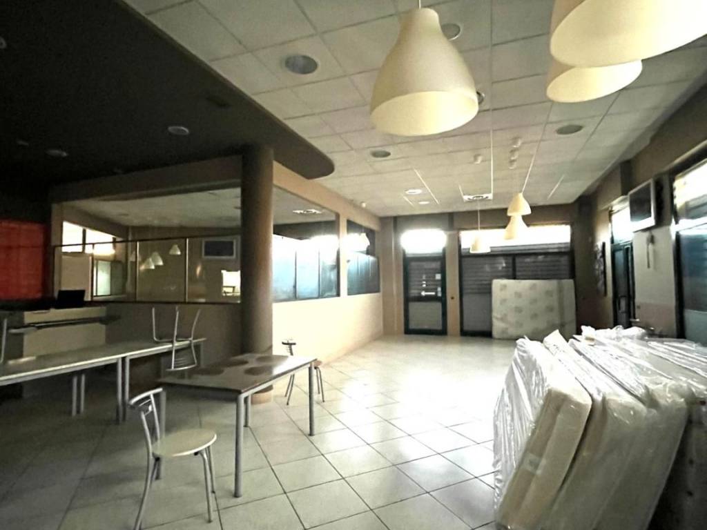 negozio in affitto a Buccinasco