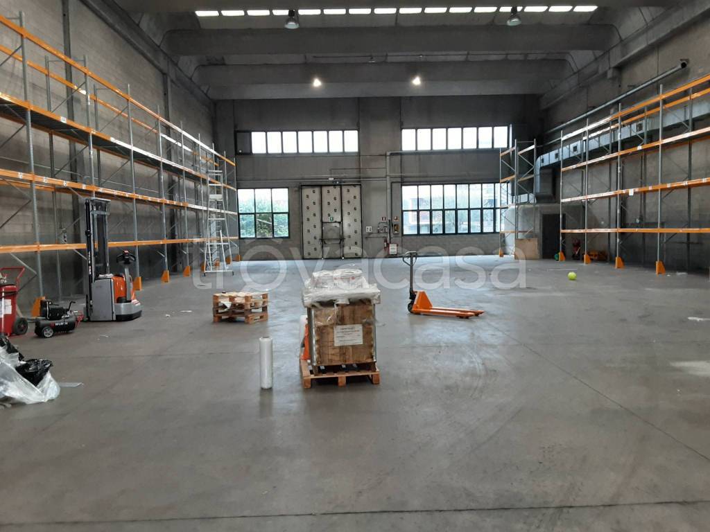 locale commerciale in affitto a Buccinasco