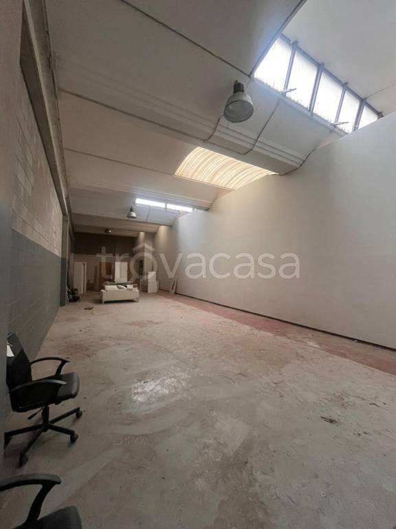 locale commerciale in affitto a Buccinasco
