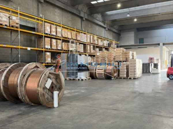 capannone in affitto a Buccinasco