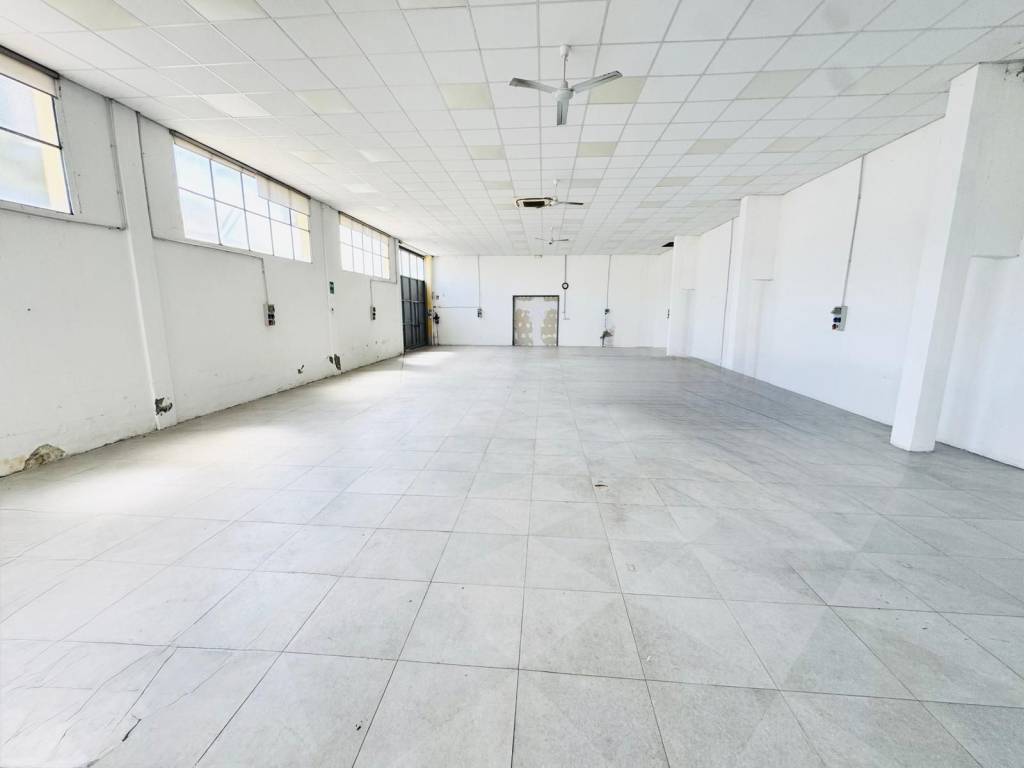 locale commerciale in affitto a Buccinasco