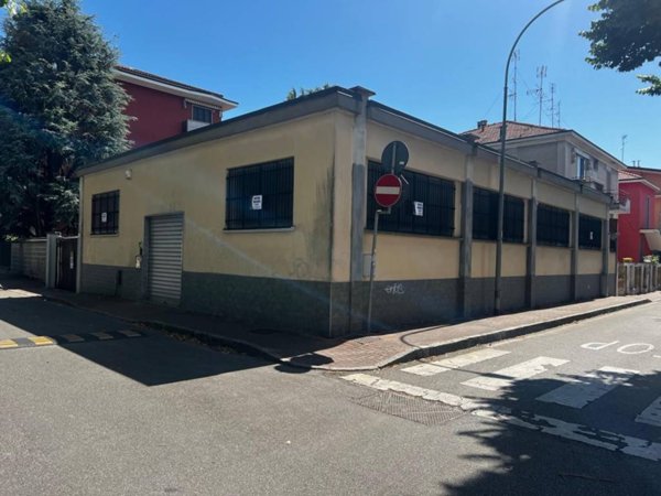 negozio in affitto a Buccinasco