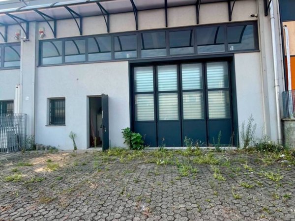 locale commerciale in affitto a Buccinasco