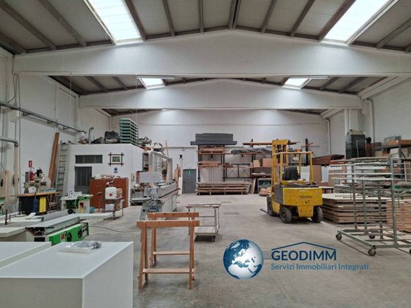 locale commerciale in affitto a Buscate