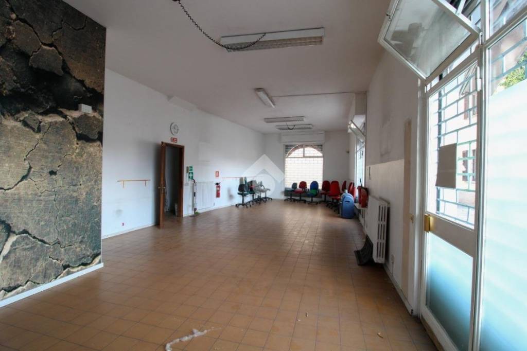 negozio in affitto a Bussero